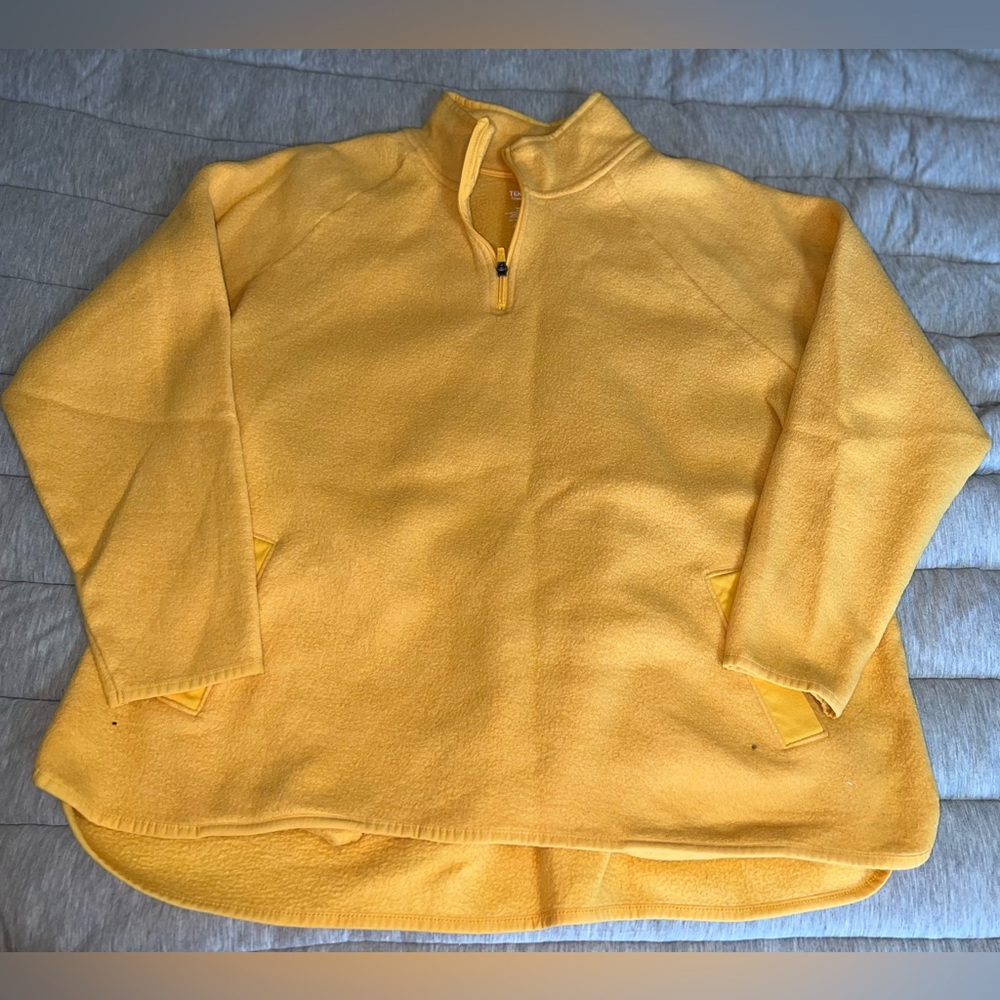 Tek gear soft half zip up sweater. Wore couple times. Size 3X.